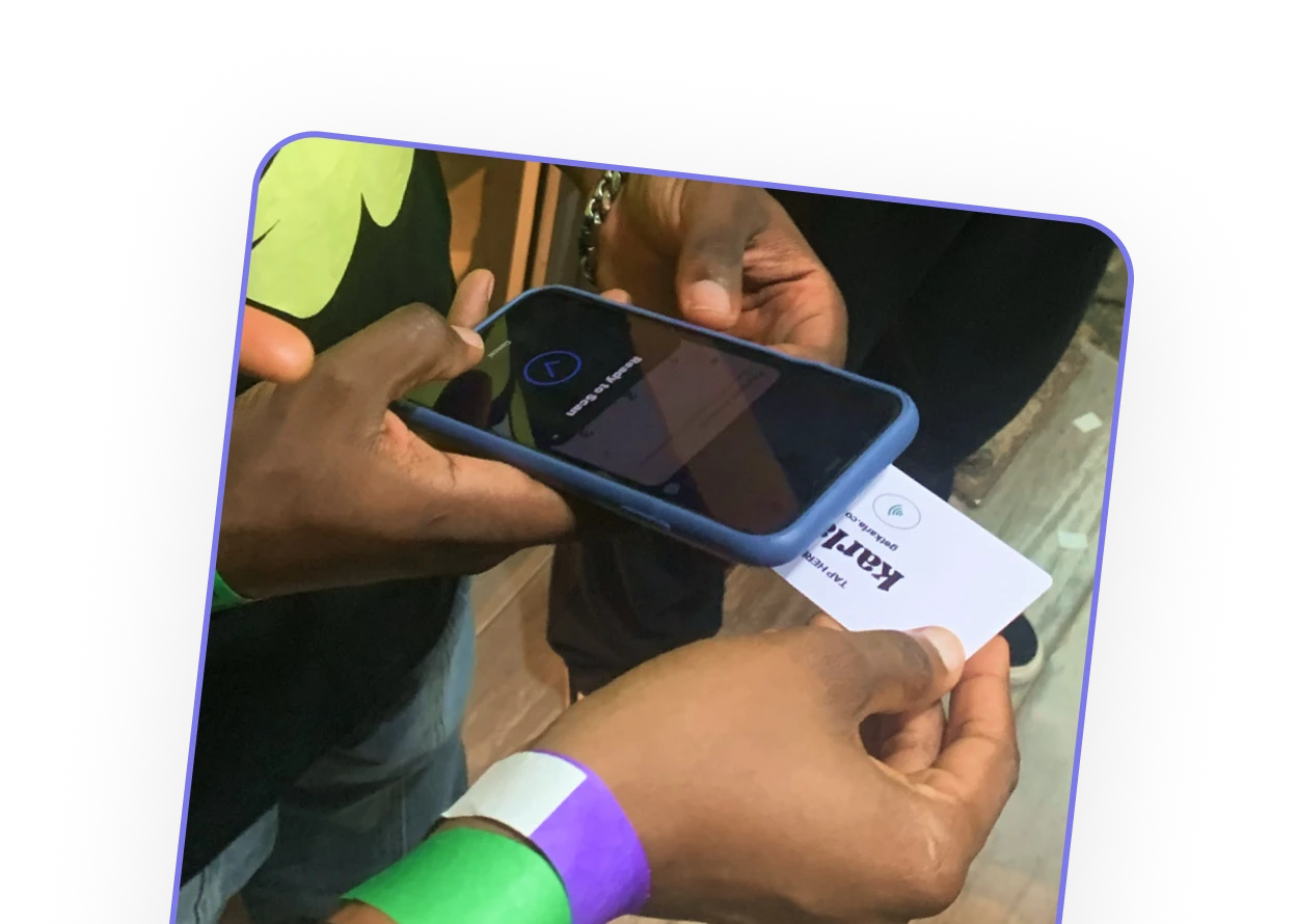 Student scanning to pay